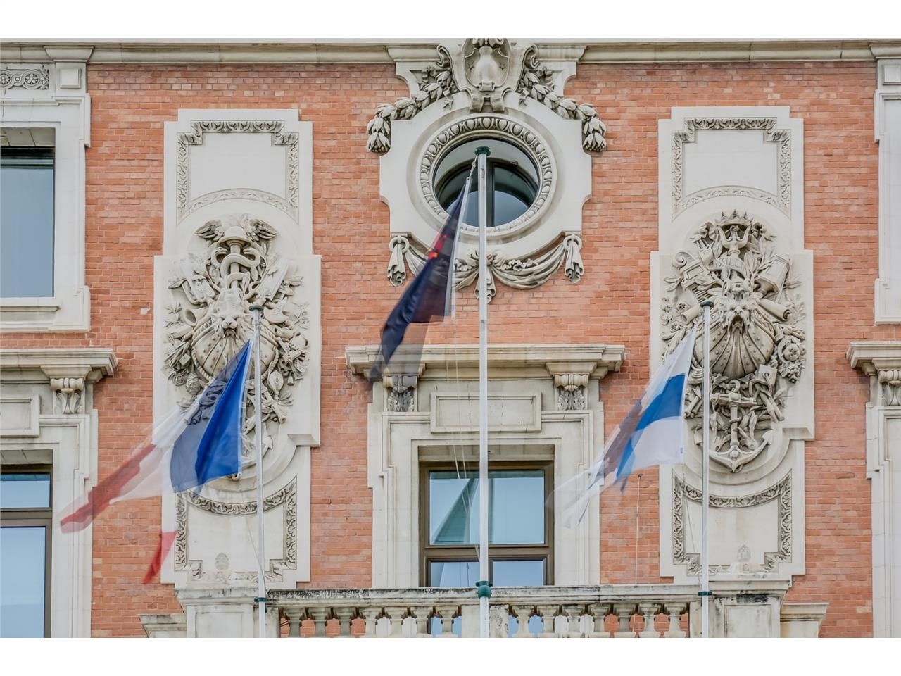 Bureaux à louer en bail dérogatoire, LES DOCKS EU