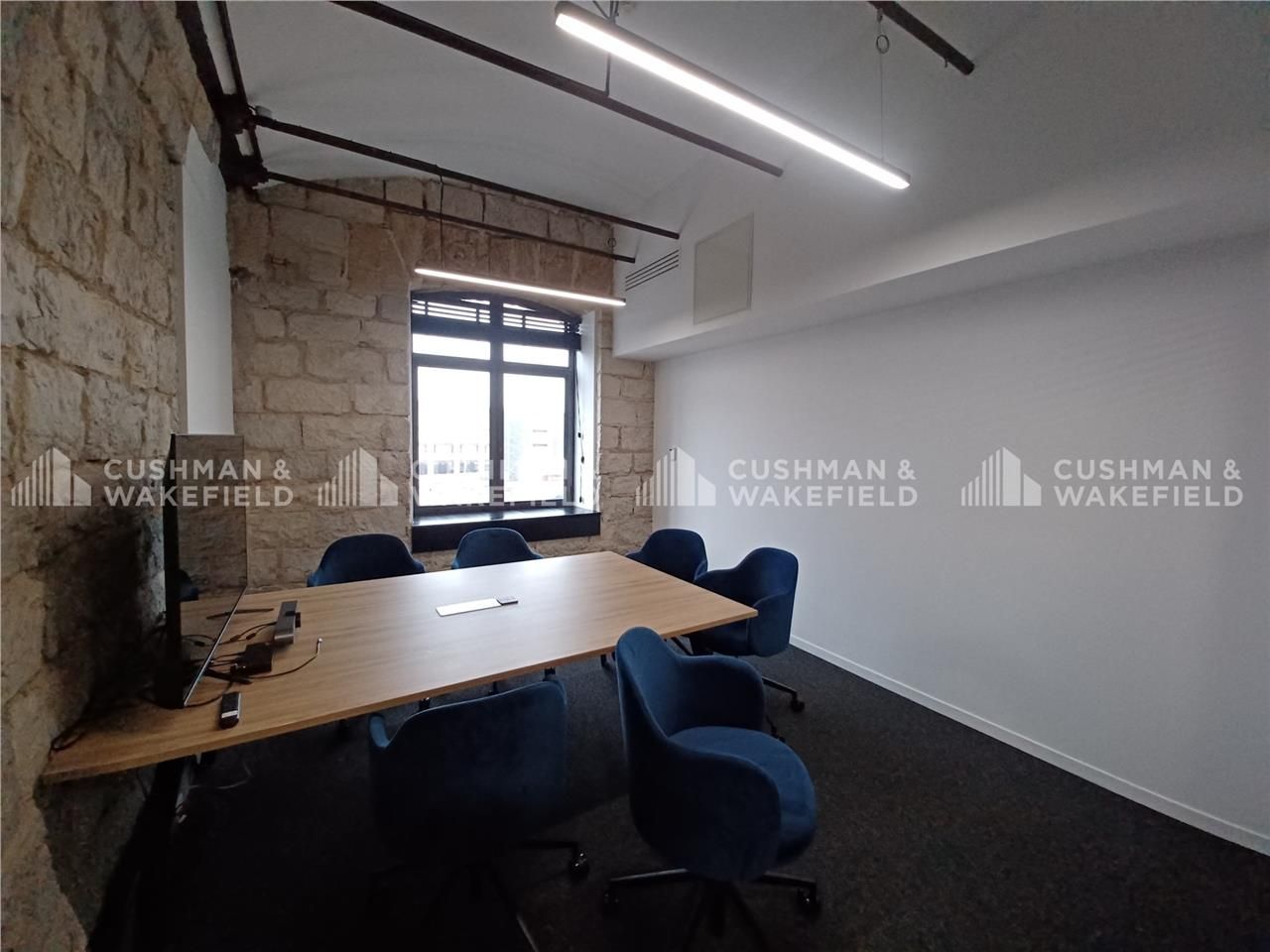 Venez découvrir Les Docks de Marseille ! Symbole