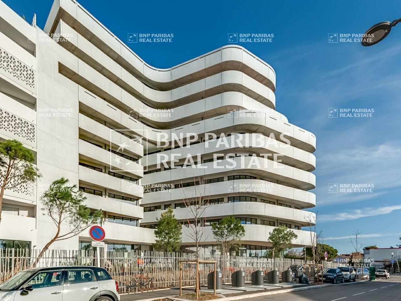 Location Bureaux 1645.3 m² divisibles 13015 Marseille