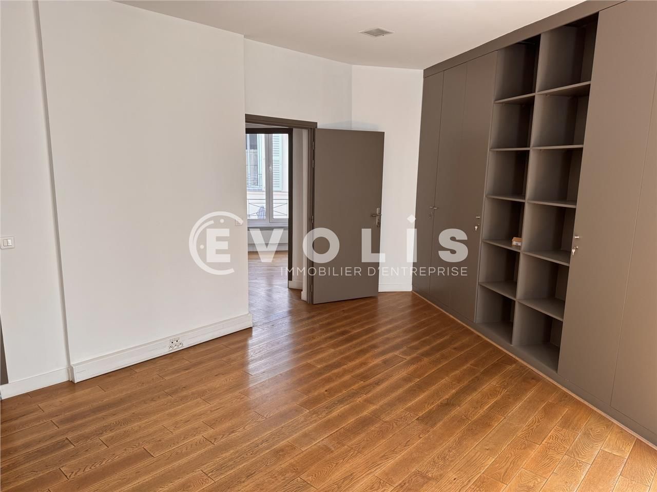 À louer à Paris, bureaux de 112 m² non divisibles