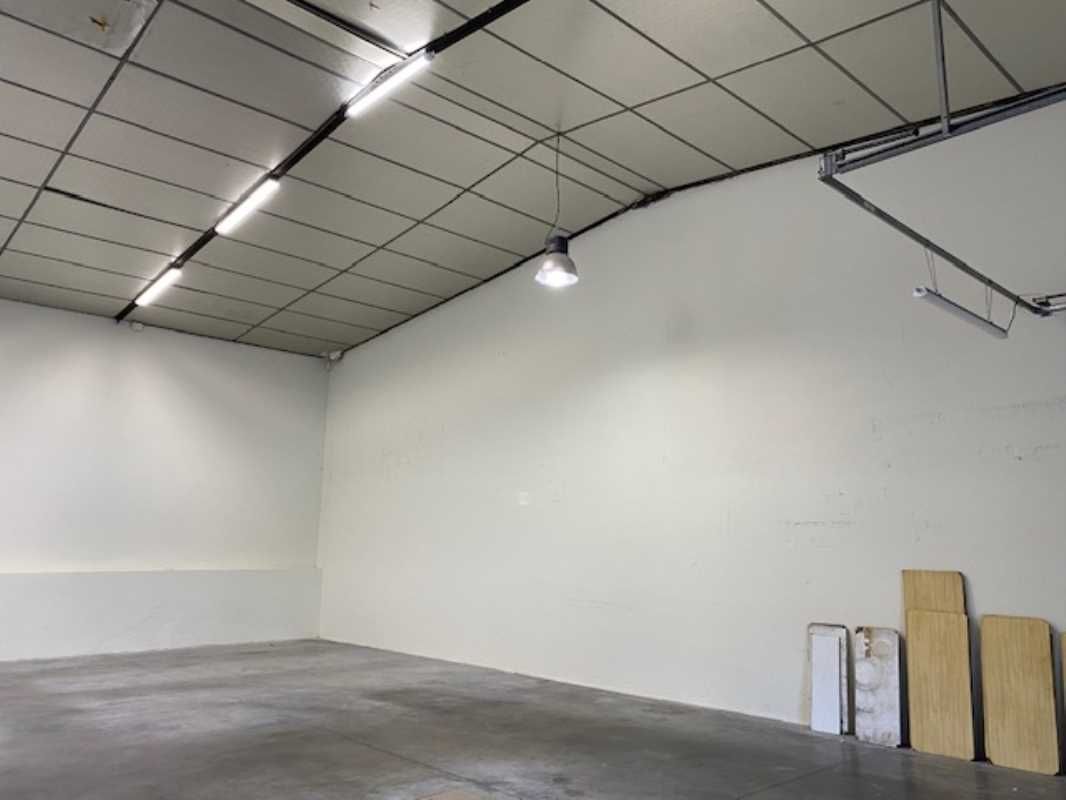 Nous vous vous proposons à la location un local d