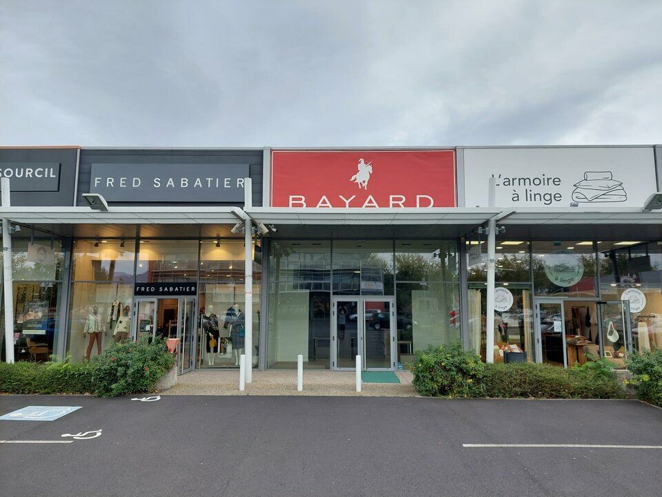 Location local commercial 149 m² non divisibles