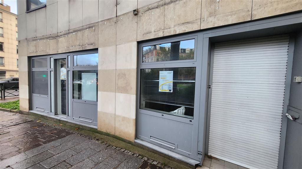 Location local commercial 163 m² non divisibles