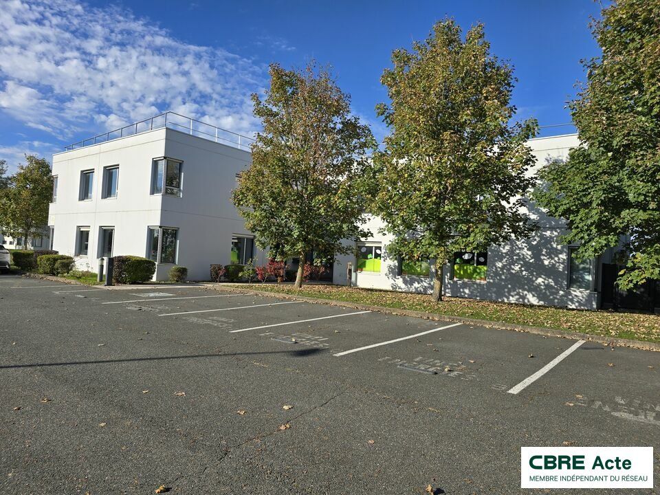 Location bureaux 342.5 m² divisibles à partir de 171.25 m²