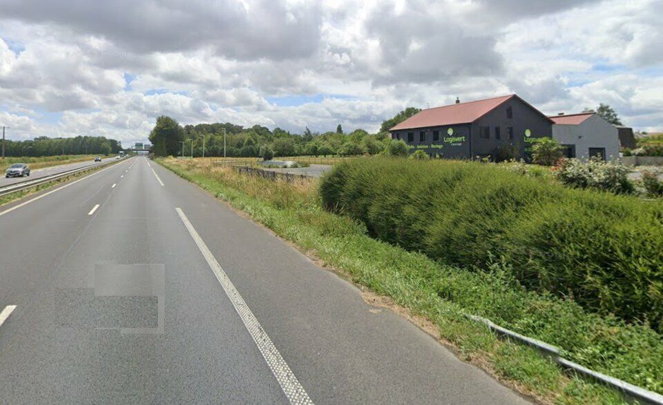 Location local d''activites 489 m² non divisibles