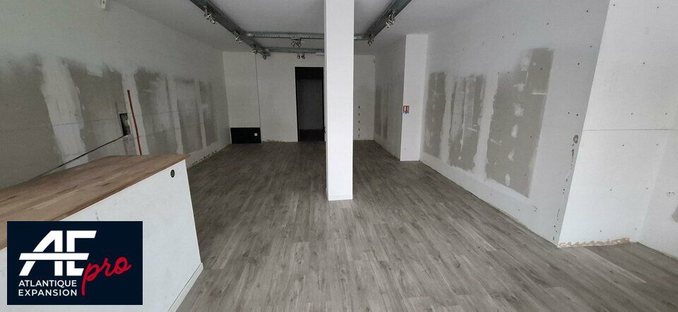 Location local commercial 75.81 m² non divisibles