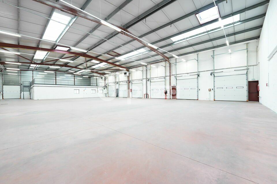 RARE - LOCAL DE STOCKAGE A LOUER AVEC QUAIS