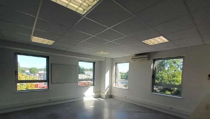 Location entrepôts 1053 m² non divisibles
