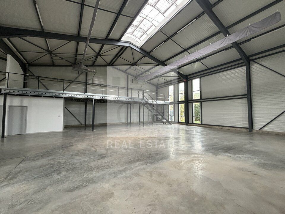 Saint-Priest : local d'activités fonctionnel et bien situé, à proximité de la Rocade Est !