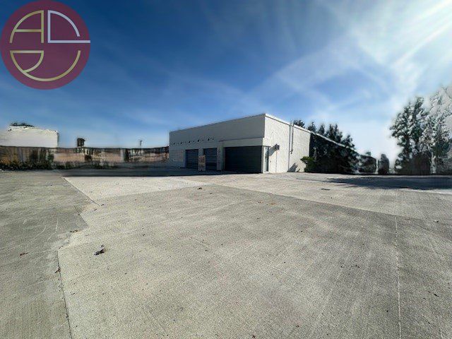 Location local commercial 250 m² à AUCAMVILLE