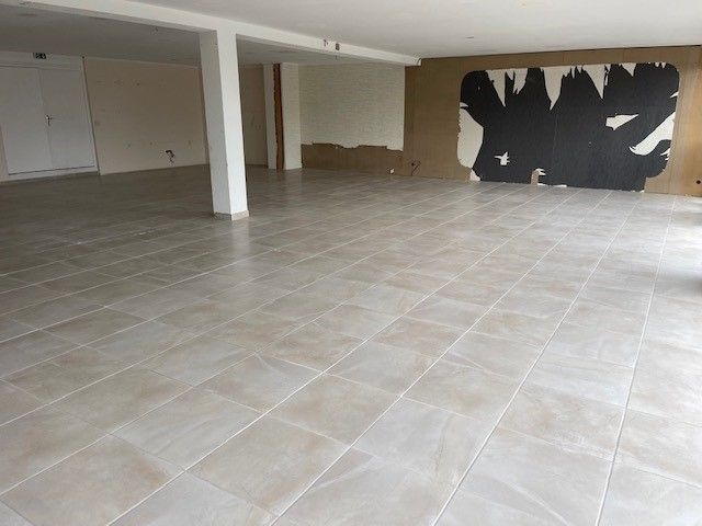 Vente local commercial 300 m² à AUZEVILLE TOLOSANE