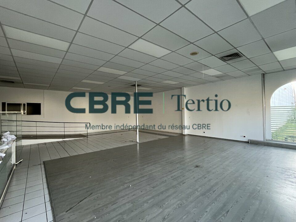 Location local commercial 720 m² non divisibles