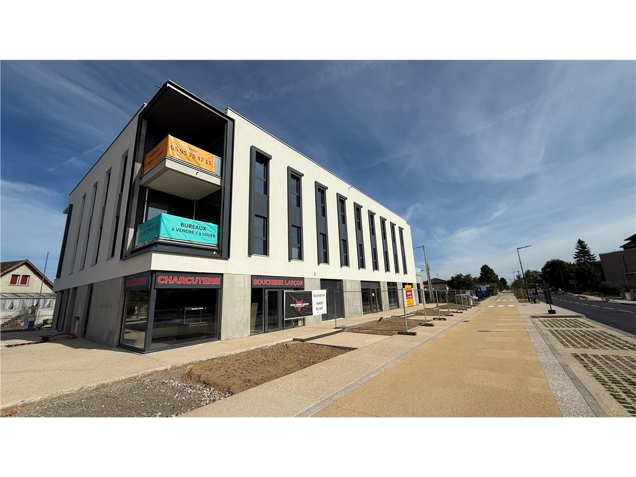 Vente commerces 128 m² non divisibles