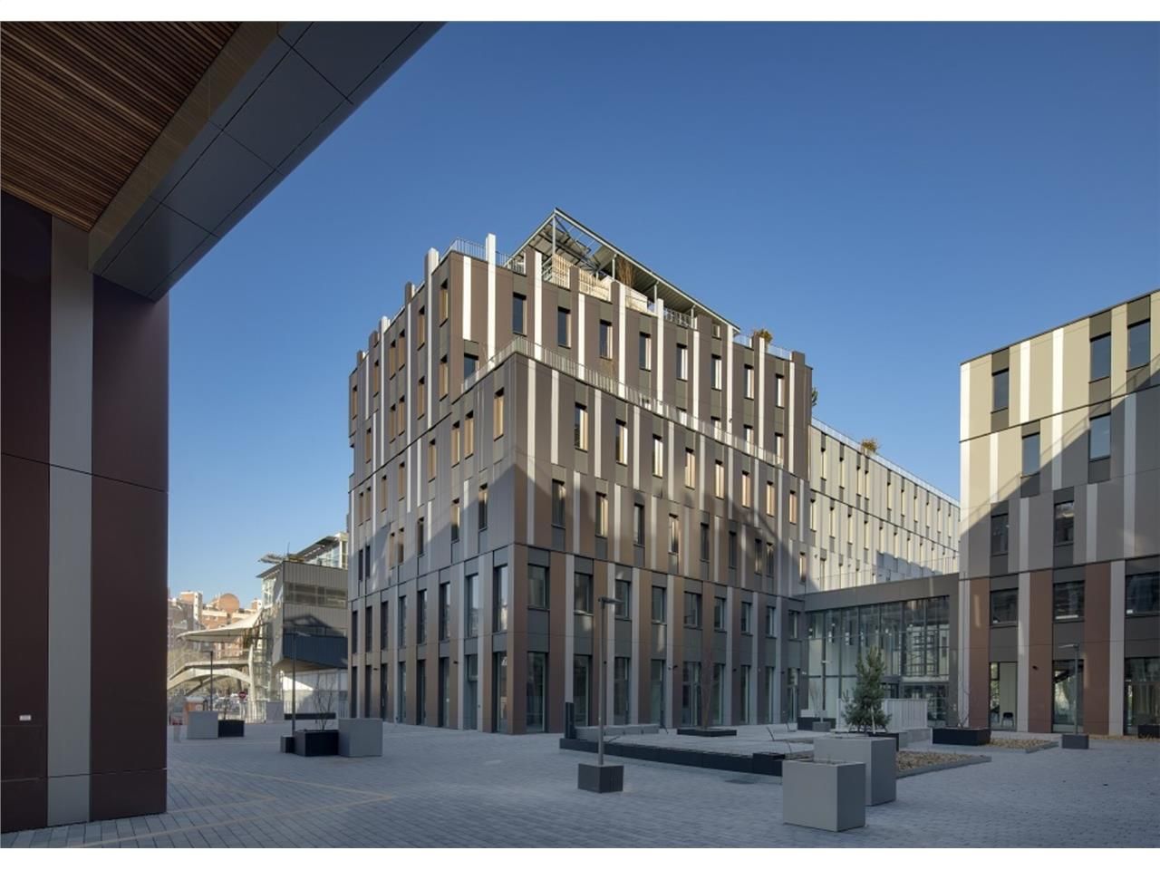 CBRE vous propose à la location, des surfaces de