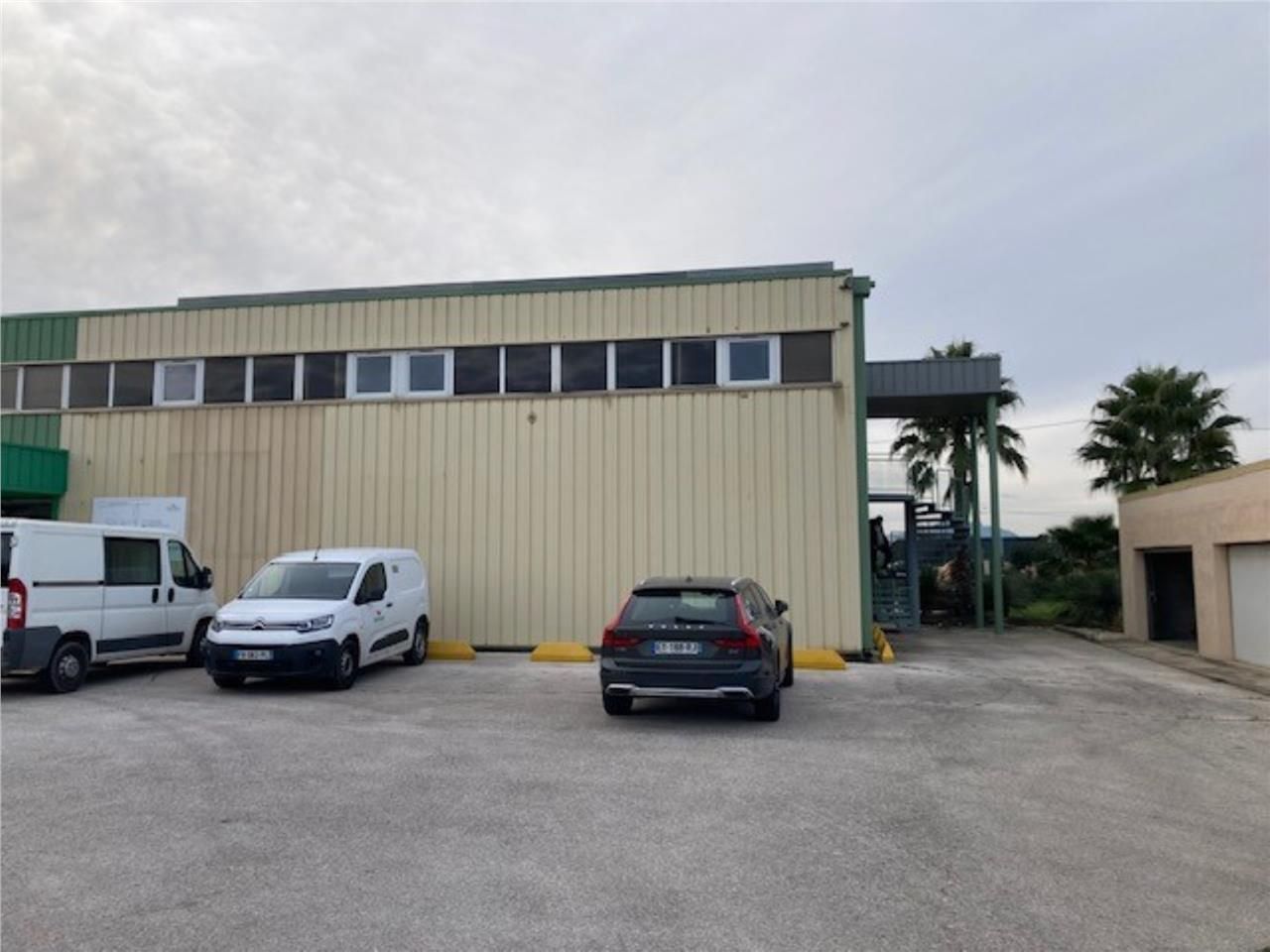 Local activités, situé à proximité immédiate de l