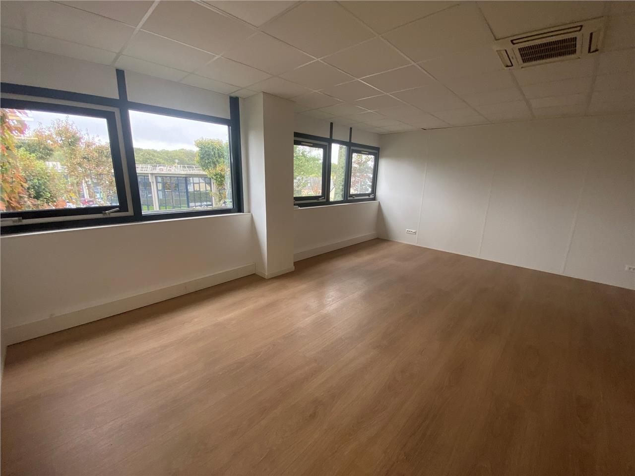 A l'est de Nantes, au coeur du parc tertiaire de