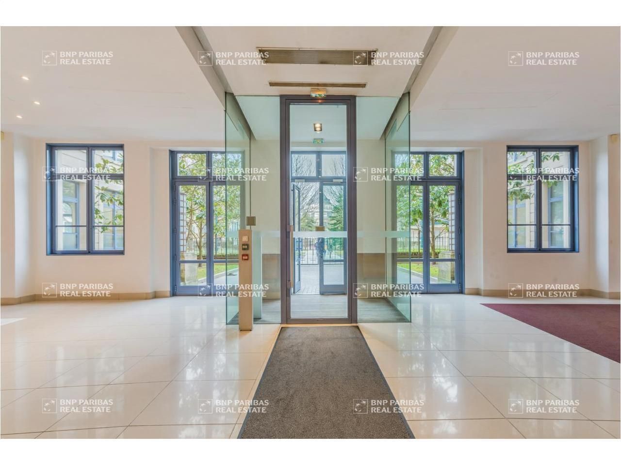 1443 m² pour ce bureaux en location à Chessy