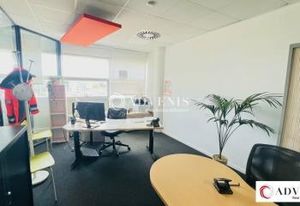 Location bureaux Bordeaux Place Ravezies - Tram C et E