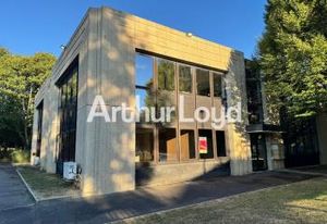 Location bureaux Caen RDC - Parking et espaces verts inclus