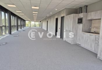 Location bureaux Chanteloup-en-Brie - Proche RER, autoroute et TGV
