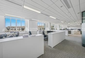 Location bureaux Marseille 2 - Euroméditerranée - Métro et tramway