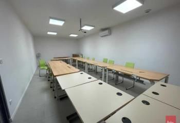 Bureaux et locaux commerciaux à louer Vauvert - Proche A9 et D135