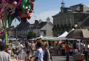 Épicerie à vendre place principale Liffré