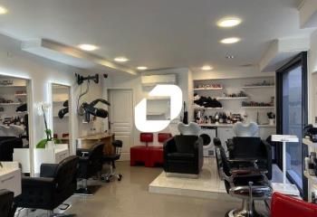 Salon de coiffure en angle de rue à Boulogne-Billancourt