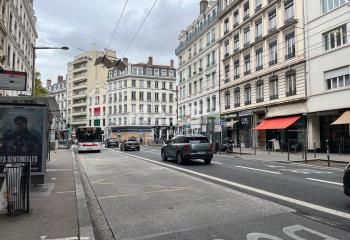 Local commercial à céder Lyon 7 - Transports en commun