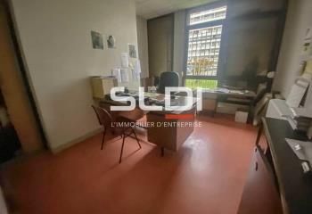 Vente bureaux Villeurbanne, proche commerces et transports, avec parkings