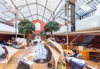 Location espace coworking Paris 10 - Proche métro Stalingrad