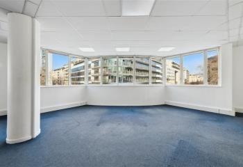 Location bureaux Boulogne-Billancourt, proche métro Jean Jaurès, avec terrasse