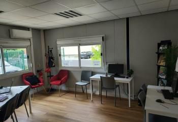 Location bureaux Riom - Proximité commodités et axes autoroutiers