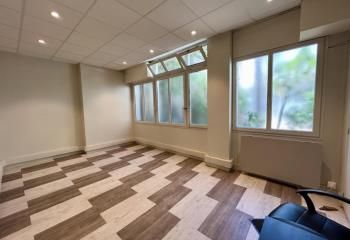 Location bureaux Paris 6, proche métro Duroc, dans immeuble sur cour