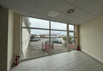 Location bureaux Décines-Charpieu - Proche périphérique Laurent Bonnevay, bus, tram