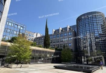 Location bureaux Nantes - Île de Nantes - Tram et bus à proximité