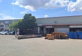 Local d'activité à louer Dagneux - 3 portes à quais et parking