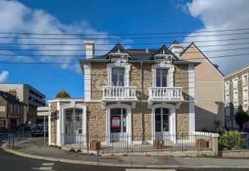 Location bureau Dinard - Proximité médiathèque et bus