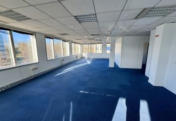 Vente bureaux Villepinte, face gare RER Parc des Expositions, accès A1, A3, A86, N2