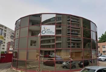 Location bureaux Villeurbanne - Proche transports en commun