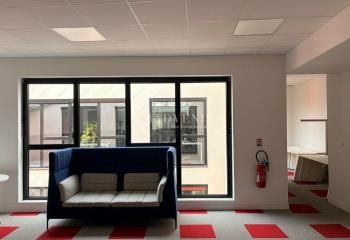 Location bureaux Tours - Tramway, bus et gares à proximité