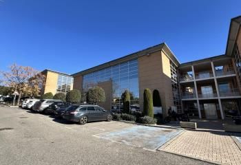 Location bureaux Marseille 11 - Parc arboré et clôturé, bus et autoroute