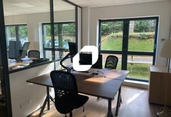 Bureaux à louer Rillieux-la-Pape - Parc clos et sécurisé