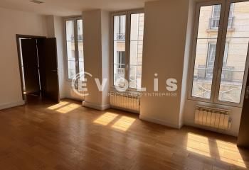 Location bureaux Paris 8 - Proche métro, bus et gare Saint-Lazare