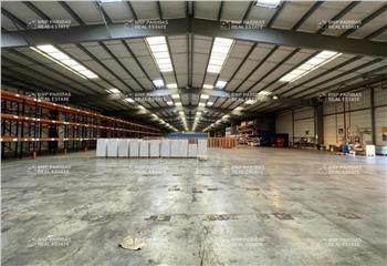 Bâtiment indépendant avec quais à vendre Descartes - Proche zone d'activités