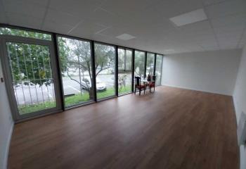 Location bureau Bordeaux (33300) - 300 m² à Bordeaux - 33000