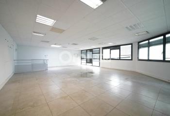 Location bureau Vaulx-en-Velin (69120) - 114 m²