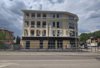 Location local commercial Aix-en-Provence (13090) - 143 m²