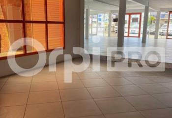 Location local commercial Baie-Mahault (97122) - 285 m²