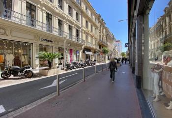 Location local commercial Cannes (06400) - 560 m²